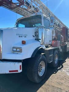 large-used-2004-th-60-range-i-water-well-drilling-rig (7)