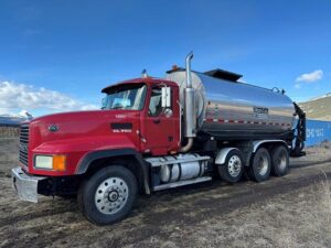 large-used-2005-mack-cl-733