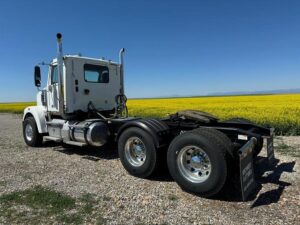 large-used-2018-freightliner-122-sd (10)