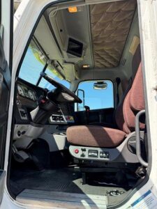 large-used-2018-freightliner-122-sd