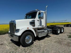large-used-2018-freightliner-122-sd (8)